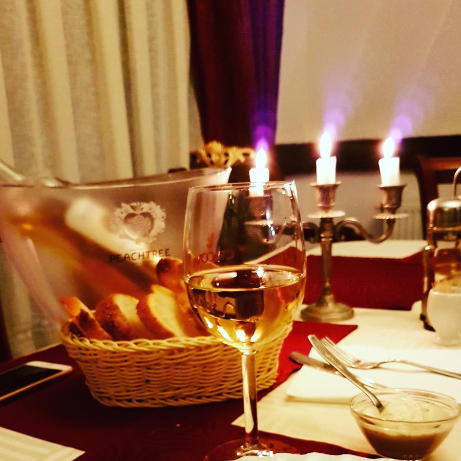 Casa Octavian Hotel Sucevita Eksteriør billede