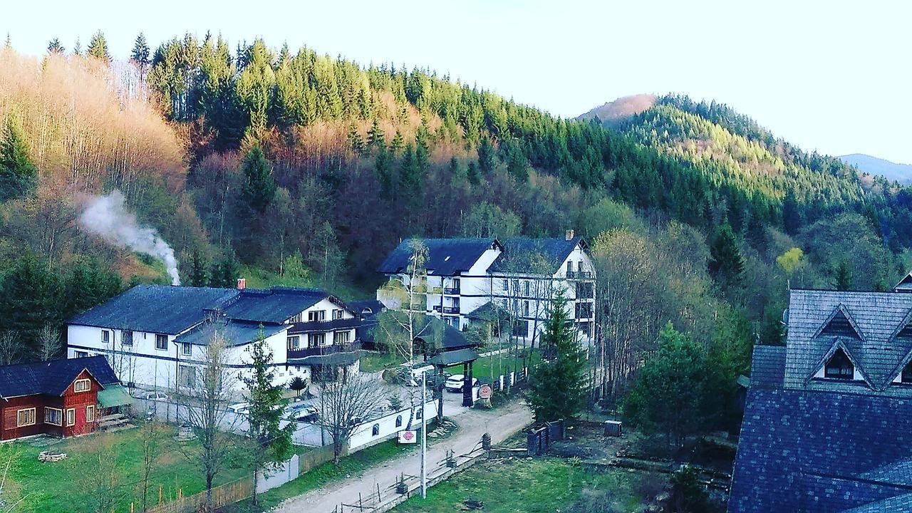 Casa Octavian Hotel Sucevita Eksteriør billede